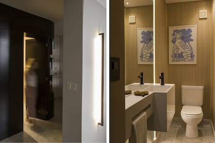 Pared negra y puerta negra para disimular el acceso al toilette con piso de terrazo.