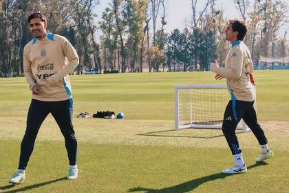 Paredes, de vacaciones, se entrenó esta mañana en el predio de la AFA junto a Paulo Dybala