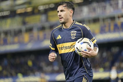 Paredes, el dueño de la pelota en Boca