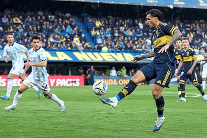 Paredes en acción, ante Racing