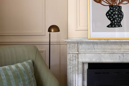 Paredes en ‘Natural Linen’ (Sherwin Williams). Cuadro (Pared).