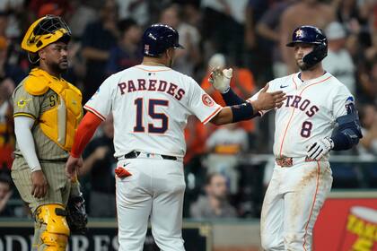 Paredes impulsa carrera decisiva en la 7ª y Astros se imponen 3-2 a Padres