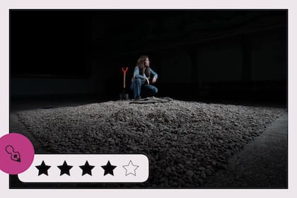 Paredes interpreta a una fotógrafa que debe registrar las imágenes de una guerra