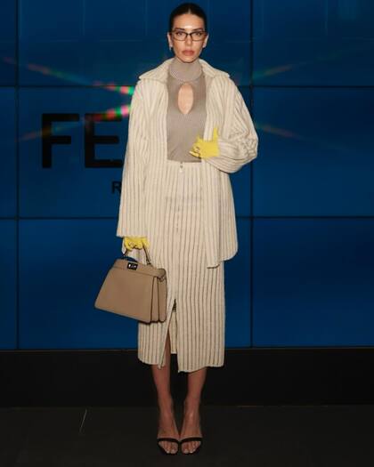 Pareja de J Balvin, el "Príncipe del reggaeton", la argentina Valentina Ferrer tuvo su lugar en la primera fila del desfile de Fendi otoño-invierno 24/25