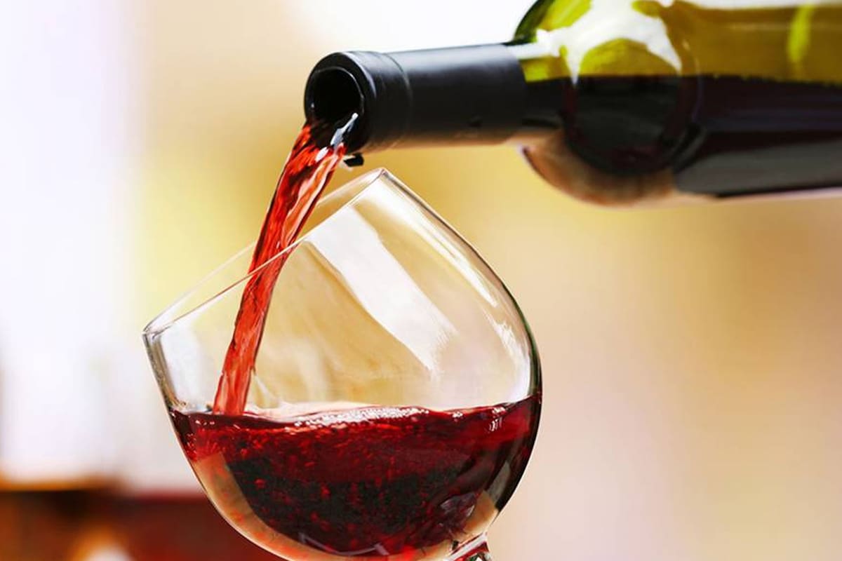 Pariente del Cabernet Sauvignon, menos tánica, más dulce y amable. La uva del momento sigue pisando fuerte.