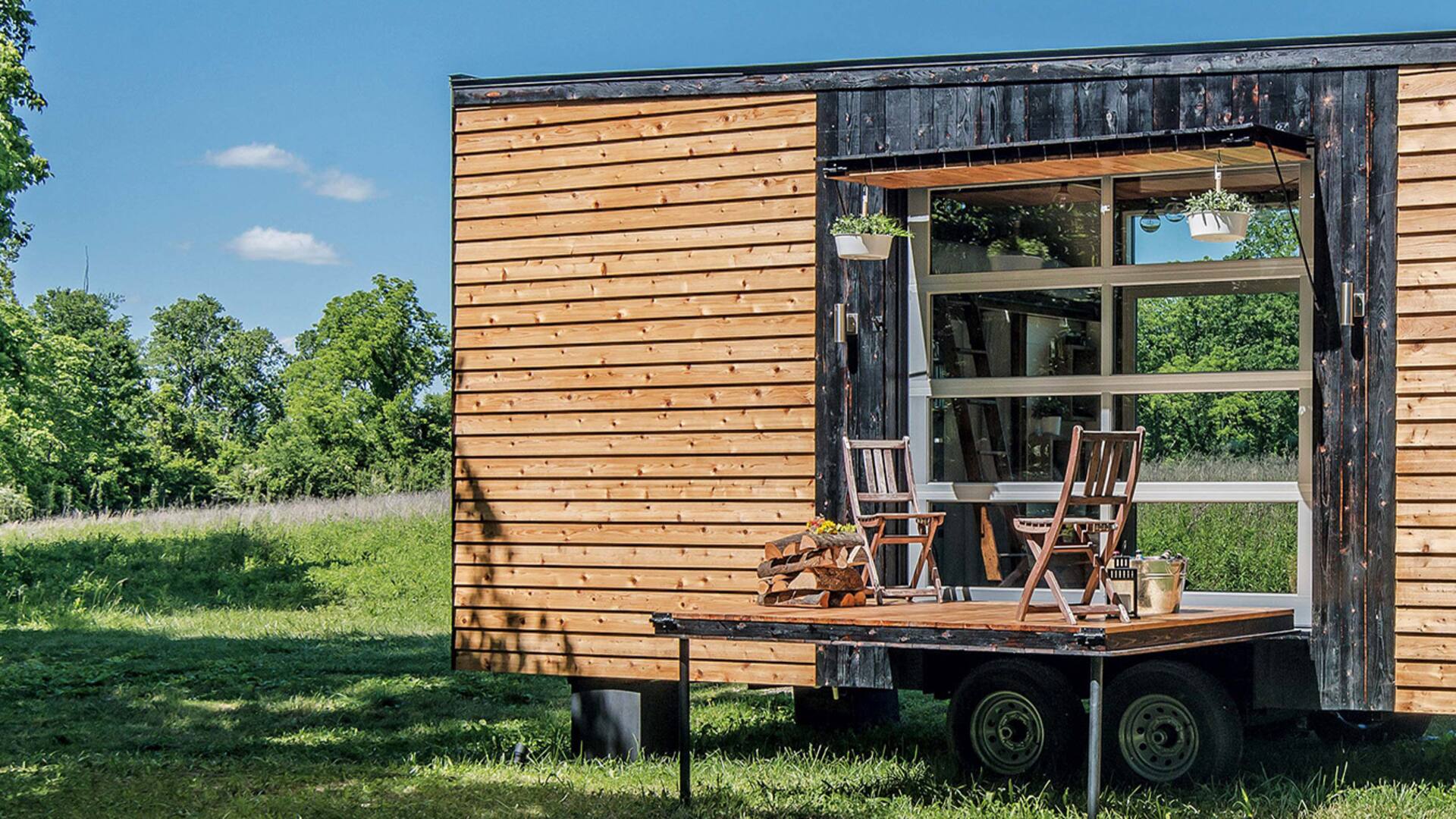 Parientes cercanas de las casas rodantes, las "tiny homes" circulan, pero se instalan con más frecuencia y convidan una muy fiel sensación de hogar.