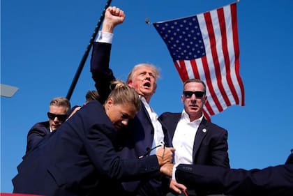 Un atacante disparó contra Donald Trump en un mitin en Pensilvania.