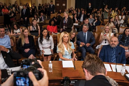 Paris declaró en la Cámara de Representantes de Estados Unidos los horrores que vivió a los 16 años.