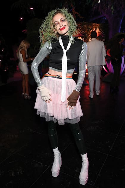 Paris Jackson, como Old Gregg, de la serie cómica de la BBC The Mighty Boosh.