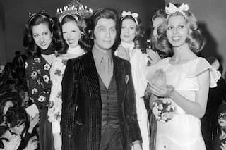 París llora a Valentino, el último titán de la era dorada de la alta costura