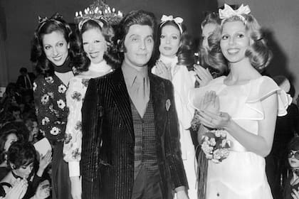 París llora a Valentino, el último titán de la era dorada de la alta costura