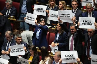 Parlamento italiano aprueba reforma electoral, victoria para Meloni