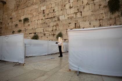 Parlamento israelí avanza para prohibir rezos mixtos en el Muro de los Lamentos de Jerusalén