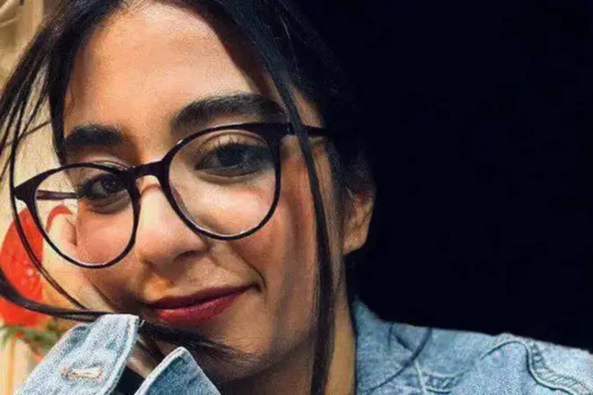 Parnia Abassi, la joven poeta iraní que murió con su familia en un bombardeo de Israel.