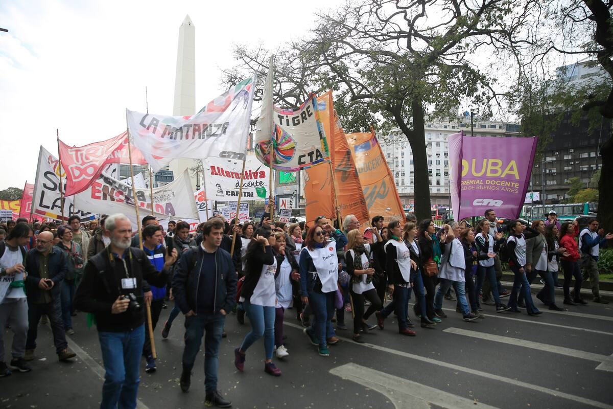 Paro docente y marchas en el centro porteño, tras los incidentes en Chubut