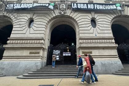 Paro docente y no docente en universidades nacionales. Colegio Nacional Buenos Aires