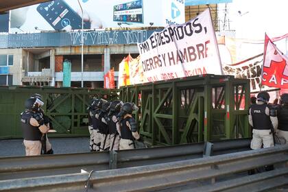 Paro general: una “supervalla” impidió el piquete de Puente Pueyrredón