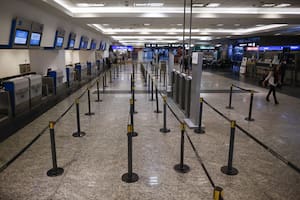 paro nacional aviones aeroparque avión medida fuerza gremial sindicalismo opositor