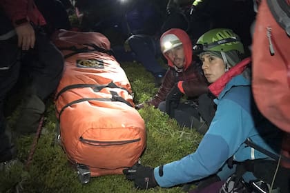 Parque Nacional Los Glaciares. Los rescatistas descendieron en camilla a la escaladora de nacionalidad alemana hasta el Puesto Sanitario de El Chaltén
