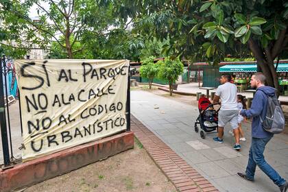 Parque Rivadavia: polémica por la apertura al tránsito de la calle Beauchef
