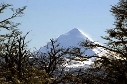 Parques Nacionales analiza un pedido de declarar "Sitio Sagrado Mapuche" al volcán Lanín