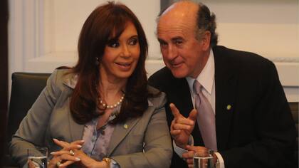 Parrilli acusa al fiscal Marijuan de "parecer un defensor" de Stiuso