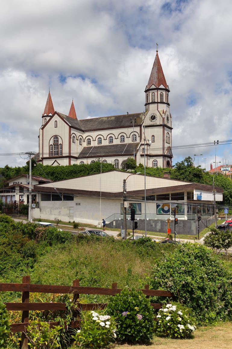 Parroquia del Sagrado Corazón de Jesús, en Puerto Varas.