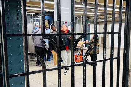 Parta los vendedores ambulantes, todo acercamiento de un extraño es sospechoso (Foto: Jonathan Wiktor/ LA NACION)