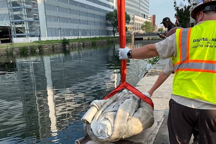 Parte de la estatua de Cristóbal Colón que había sido destrozada en Baltimore fue reconstruida e instalada en la Casa Blanca