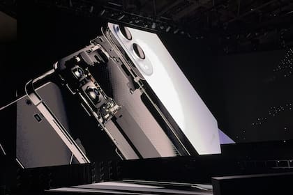 Parte de la estructura del Galaxy S25 Edge que Samsung anunció, sin dar más detalles