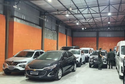 Parte de la flota de vehículos secuestrada por la Gendarmería Nacional