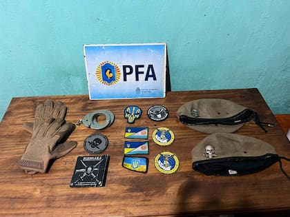 Parte de la indumentaria secuestrada durante la investigación