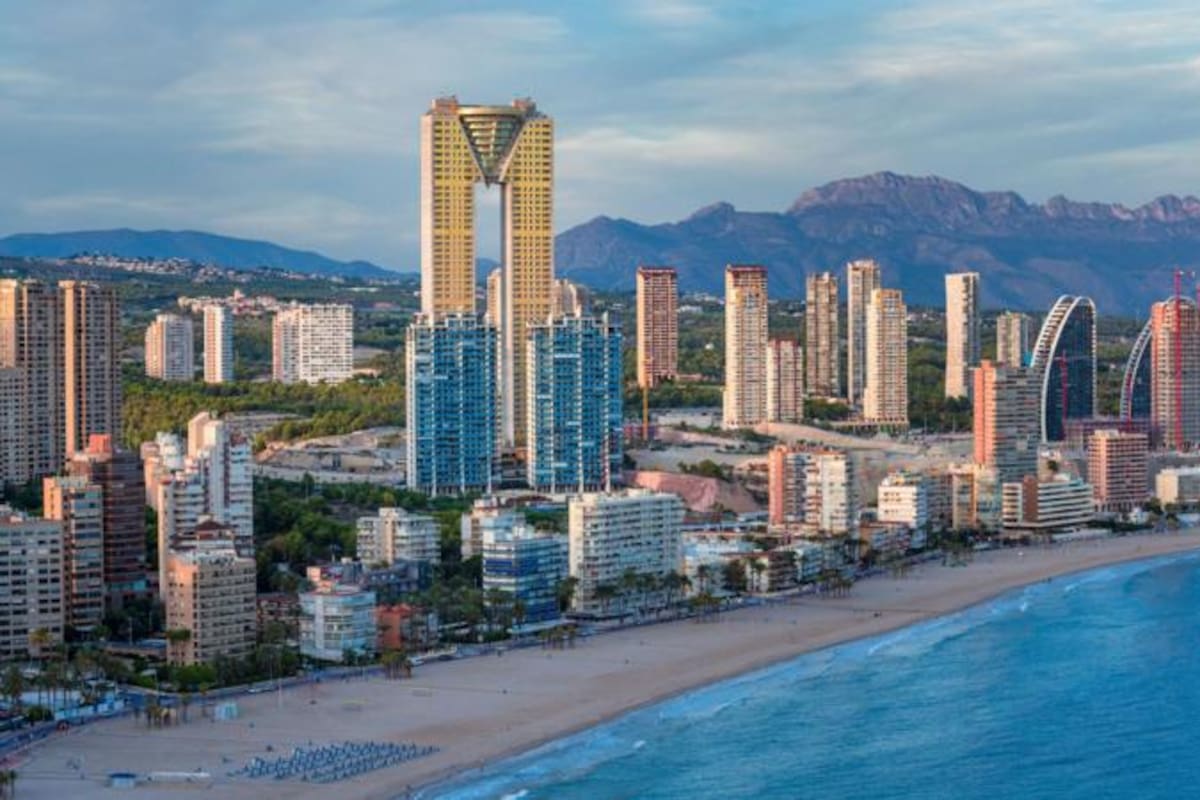 Parte de la inspiración del diseño de Wonsan Kalma se basó en el puerto turístico de Benidorm, en España