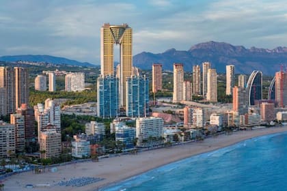 Parte de la inspiración del diseño de Wonsan Kalma se basó en el puerto turístico de Benidorm, en España