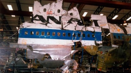 Parte de la reconstrucción posterior del vuelo 103 a partir de los desechos encontrados en tierra (Foto: Getty Images)