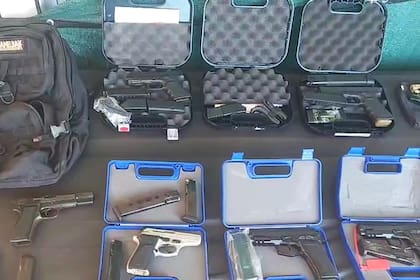 Parte de las armas incautadas en Puerto Gaboto, cerca de Rosario