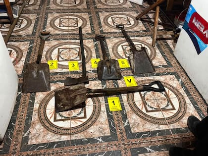 Parte de las herramientas halladas en la casa de uno de los detenidos