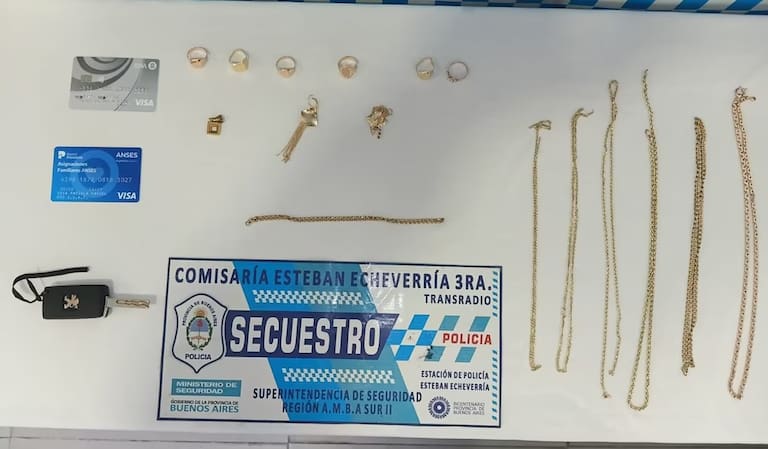 Parte de lo secuestrado durante la detención de la líder de la banda de viudas negras en el partido de Esteban Echeverría