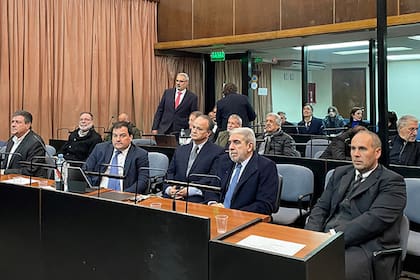 Parte de los acusados en el juicio por irregularidades en el programa que permitió el acceso gratuito del público a las transmisiones televisivas de las competencias de las diferentes divisiones de la AFA.