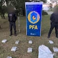Arrojó paquetes desde el auto mientras escapaba: secuestran casi 19 kilos de marihuana