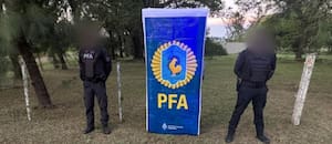 Arrojó paquetes desde el auto mientras escapaba: secuestran casi 19 kilos de marihuana