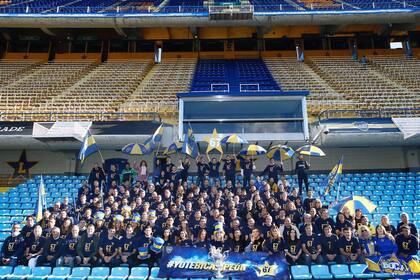 Parte de los empleados de Boca, que también celebraron la estrella número 67