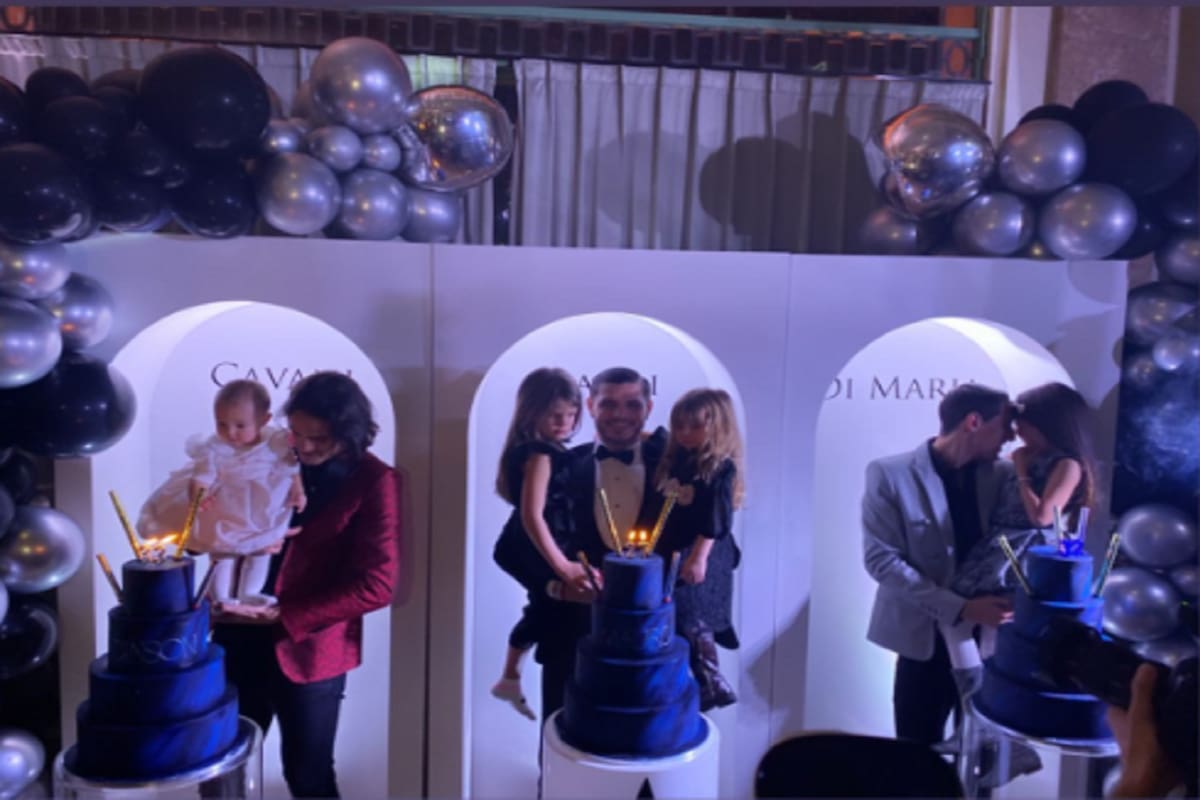 Parte de los festejos de los futbolistas en un salón en París