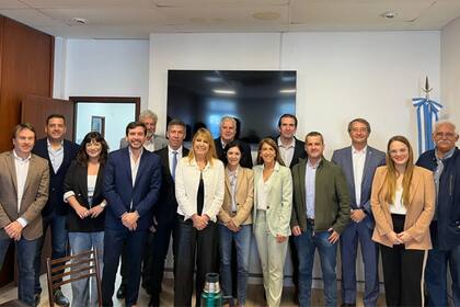 Parte de los legisladores que se reunieron en los últimos días con las autoridades de la Fundación Barbechando