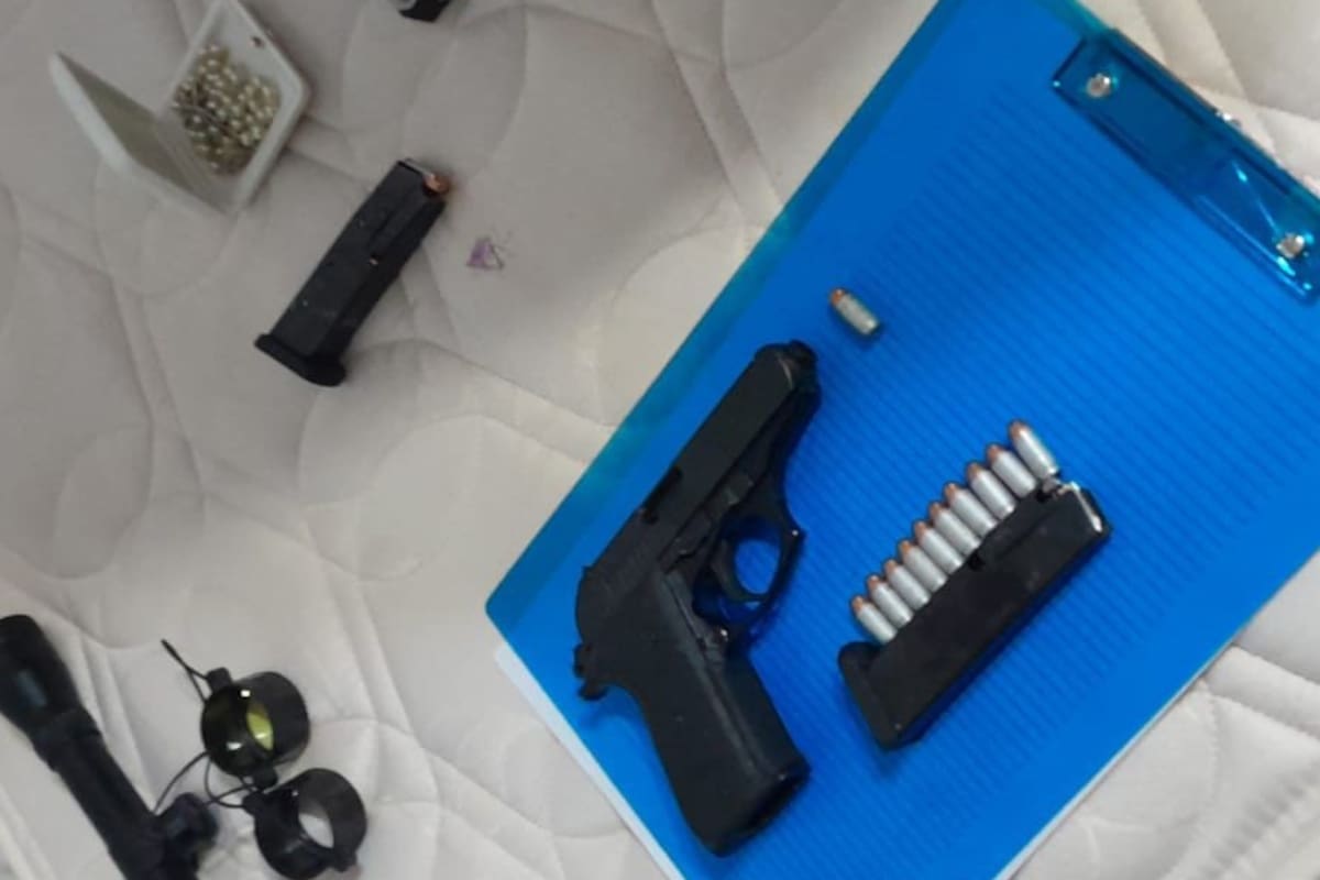 Parte de los objetos secuestrados en la habitación 209 del hotel Berlín en Gualeguaychú