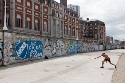 Parte de los paredones que integran la rambla marplatense están vandalizados hace años