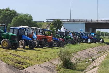 Parte de los tractores en la protesta en Córdoba hoy