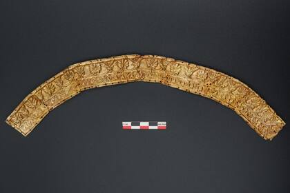 Parte de una corona hecha de oro