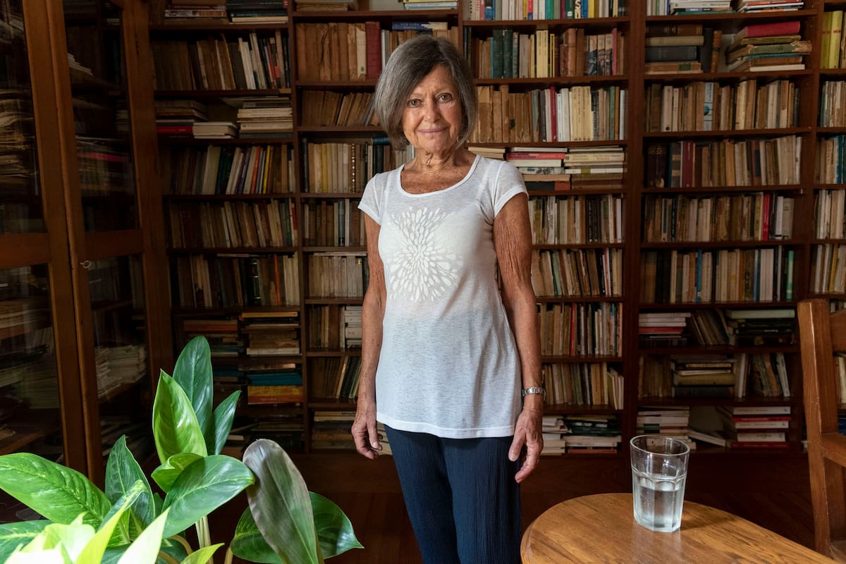 Parte de una generación que renovó la literatura local, reciente Premio Nacional, la autora de El fin de la historia prepara un libro sobre la escritura y dice que los años 60 fueron "una época privilegiada"