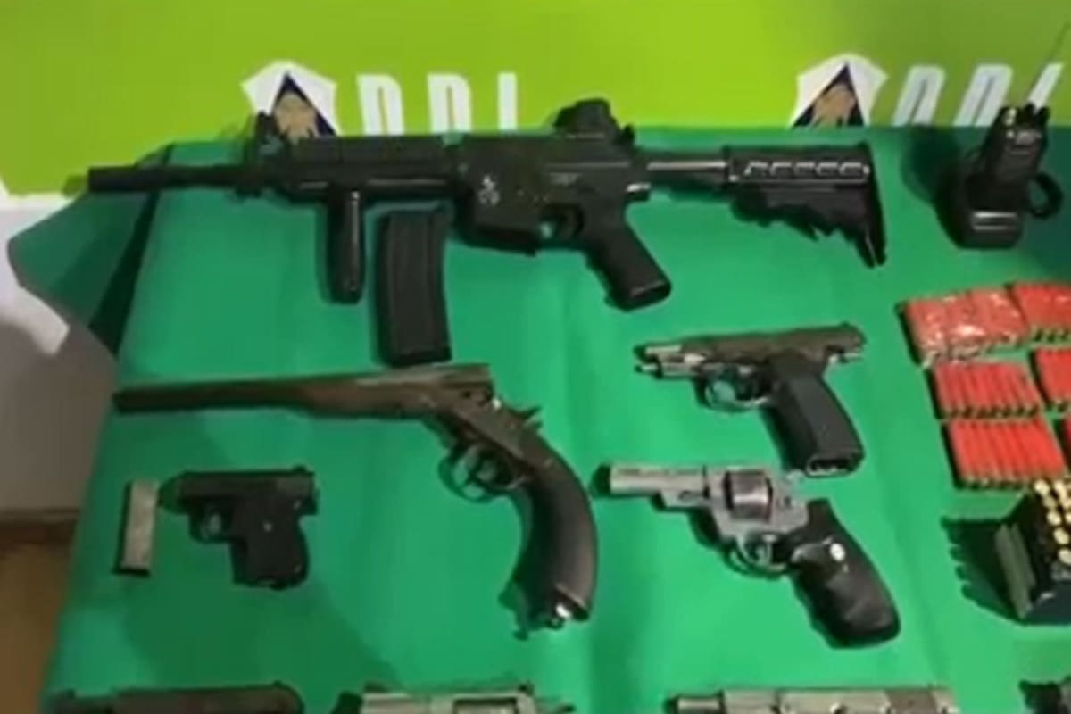 Parte del armamento incautado a la banda de secuestradores